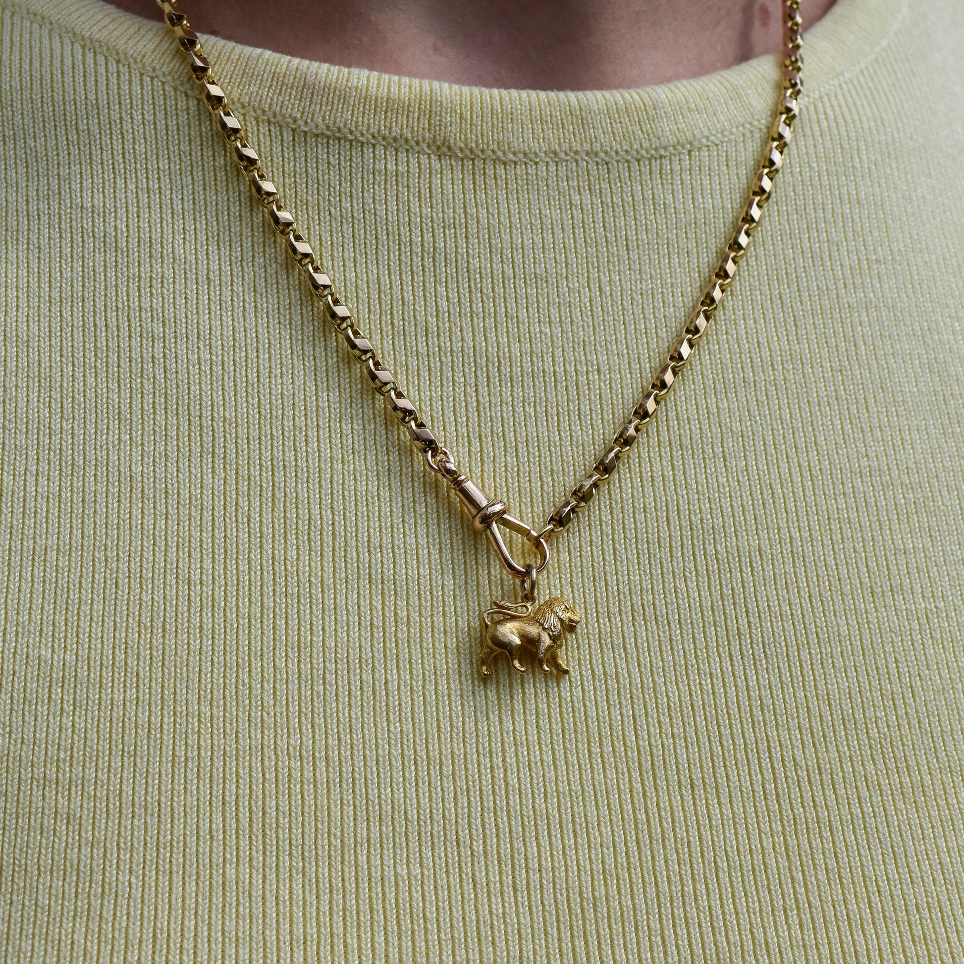 Vintage 9ct Yellow Gold Lion Animal Charm Pendant | Dated 1957