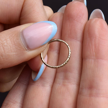 Antique 9ct Gold Engraved Split Ring, 17mm