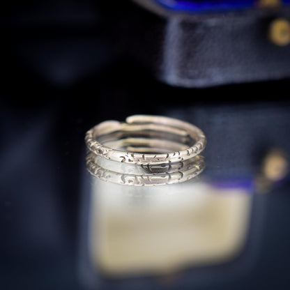 Antique 9ct Gold Engraved Split Ring, 17mm