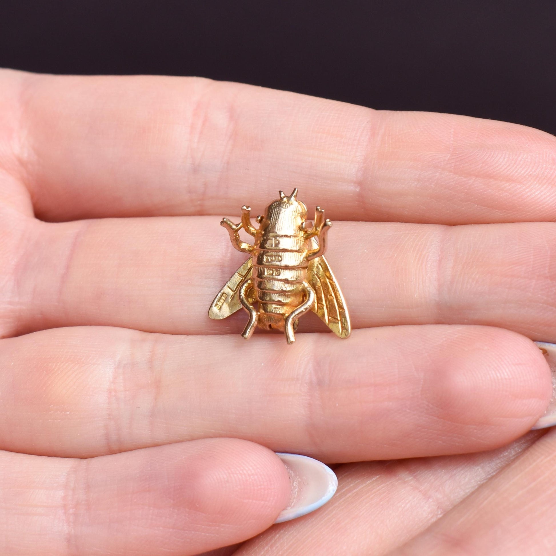 Vintage 9ct Gold Opening Fly Bee Insect Charm Pendant | Dated 1963