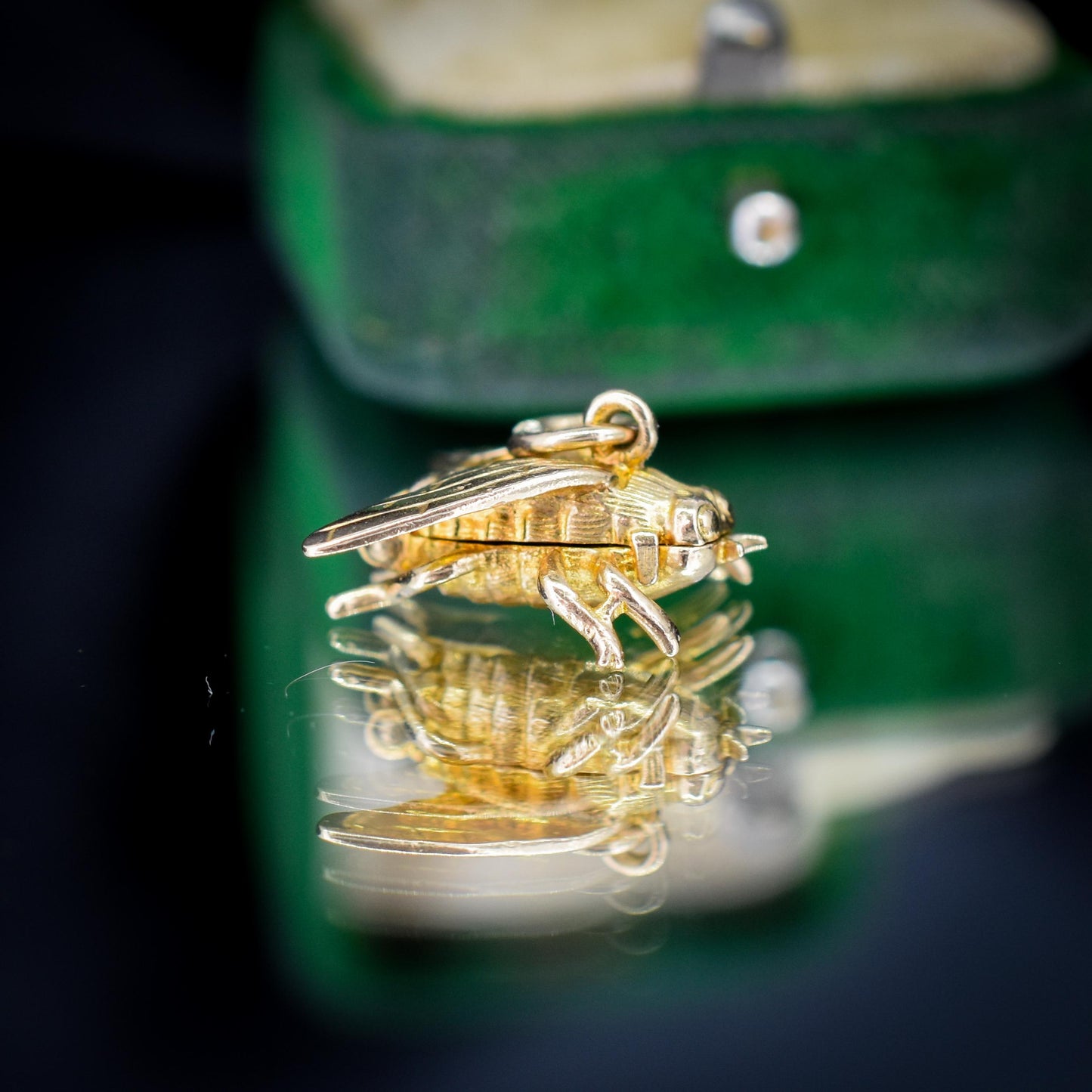 Vintage 9ct Gold Opening Fly Bee Insect Charm Pendant | Dated 1963