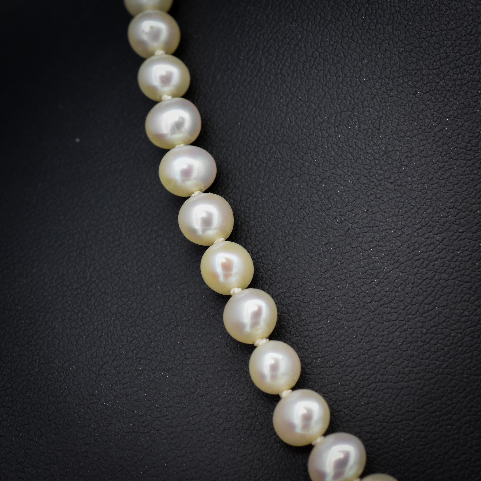 Vintage Graduated Pearl Gold Strand Beaded Necklace | 16.25"