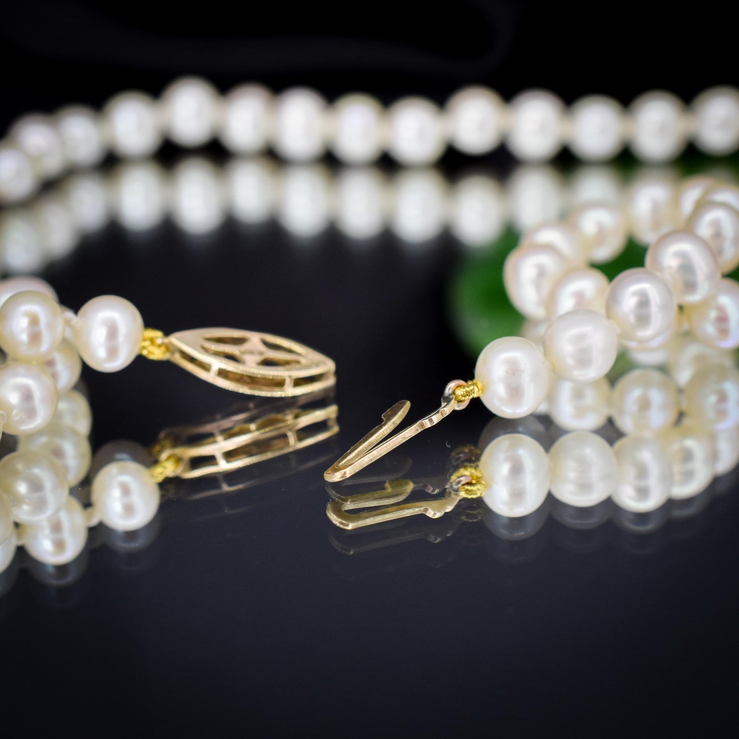 Vintage Graduated Pearl Gold Strand Beaded Necklace | 16.25"