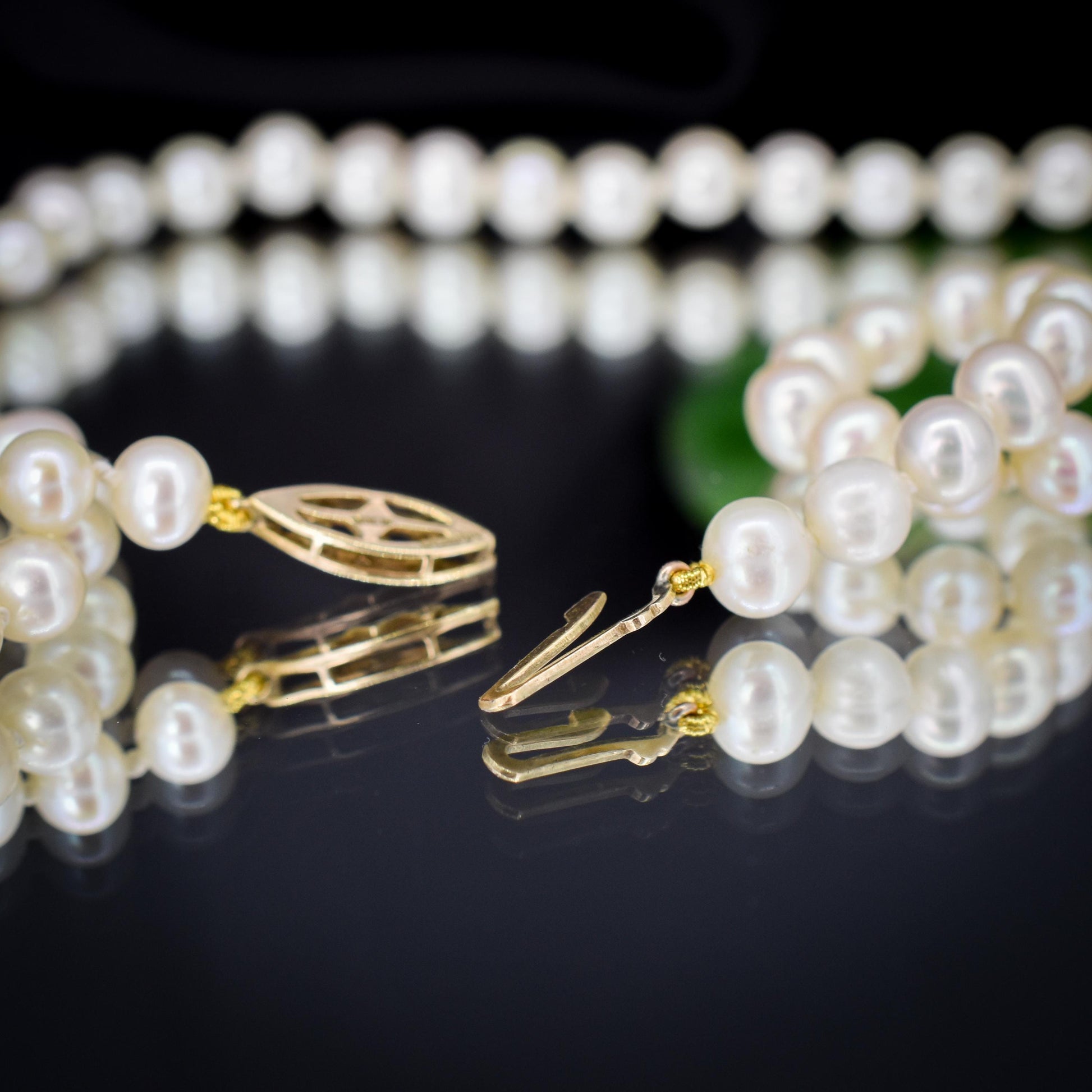 Vintage Graduated Pearl Gold Strand Beaded Necklace | 16.25"