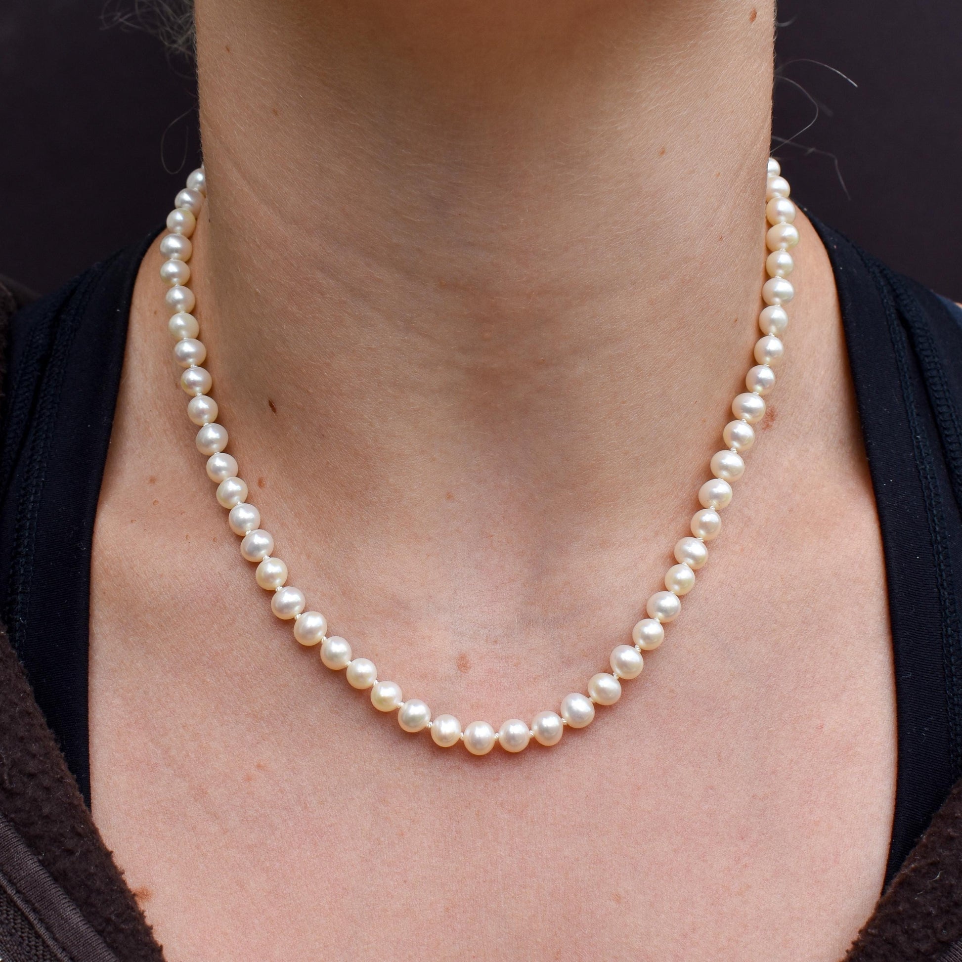 Vintage Graduated Pearl Gold Strand Beaded Necklace | 16.25"