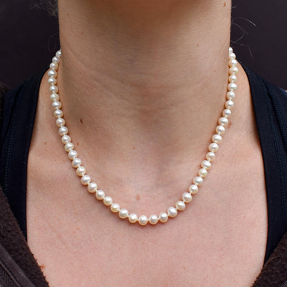 Vintage Graduated Pearl Gold Strand Beaded Necklace | 16.25"