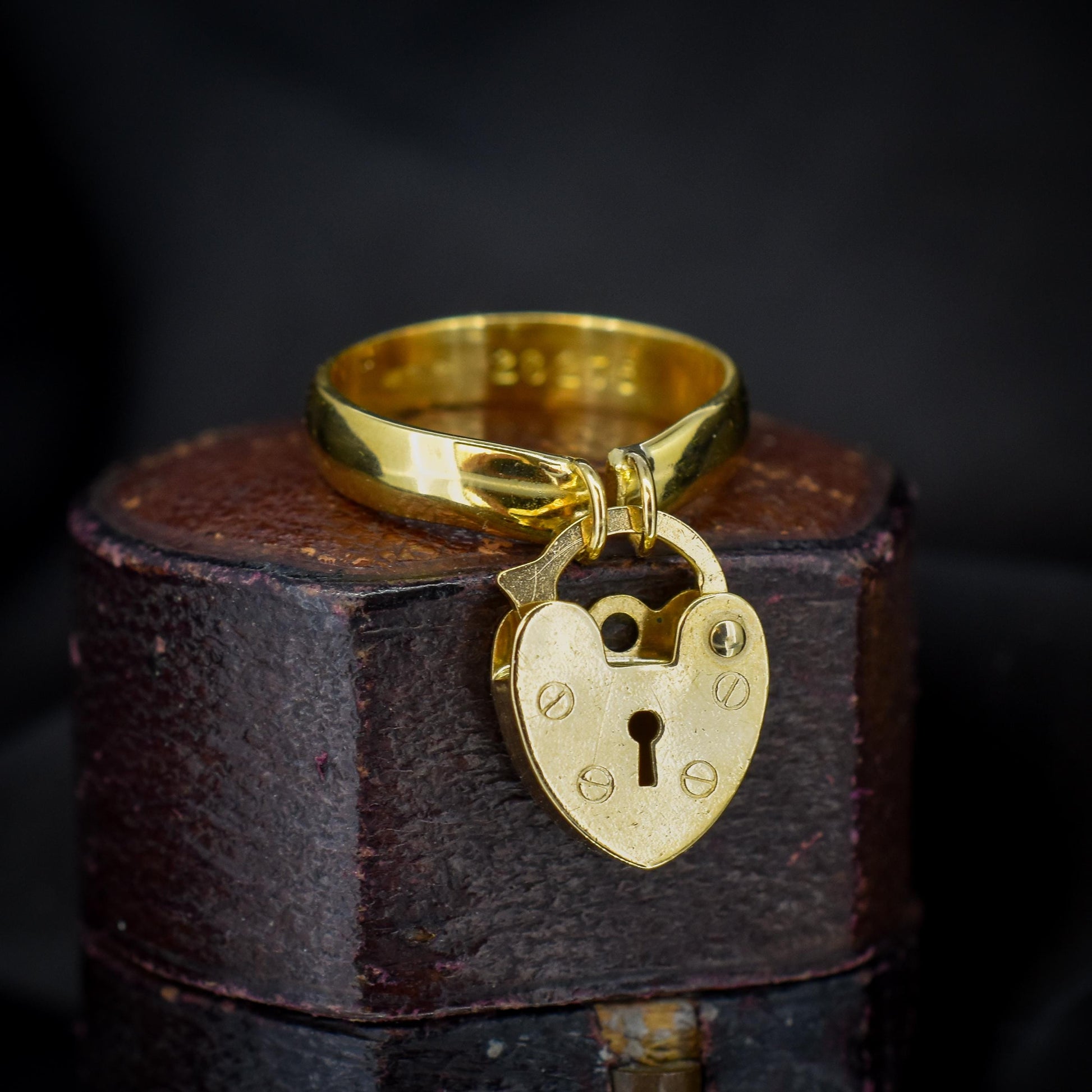 Vintage Heart Padlock Drop 18ct Yellow Gold Band Ring