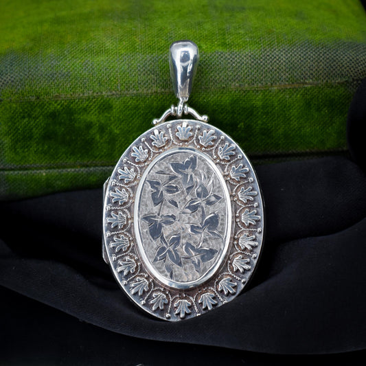 Antique Victorian Sterling Silver Oval Ivy Engraved Photo Locket Pendant