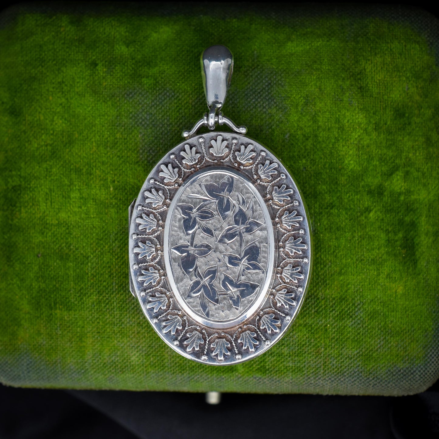 Antique Victorian Sterling Silver Oval Ivy Engraved Photo Locket Pendant