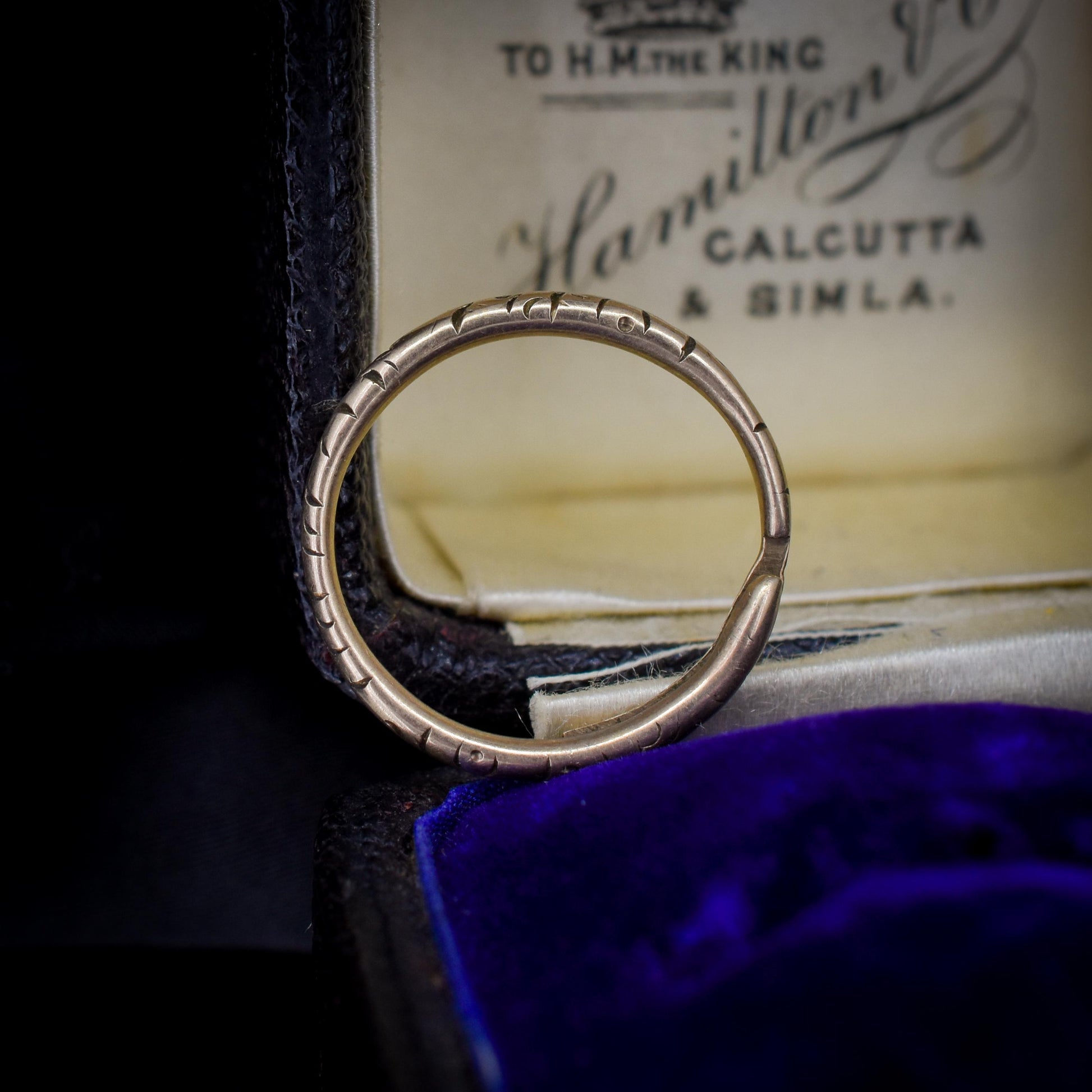 Antique 9ct Gold Engraved Split Ring, 17mm