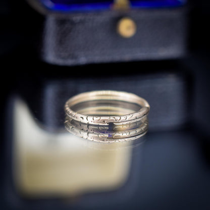 Antique 9ct Gold Engraved Split Ring, 17mm