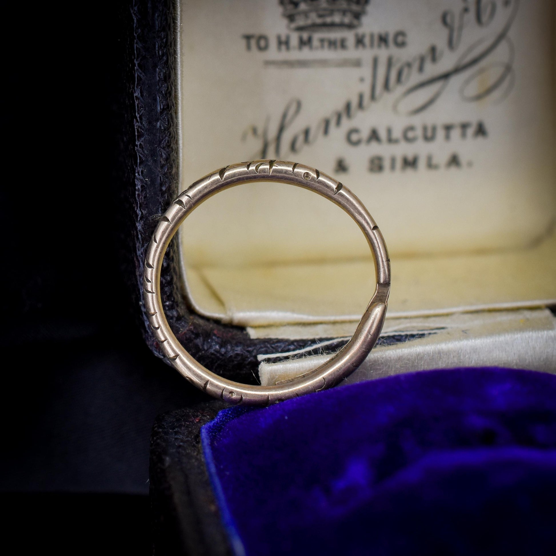 Antique 9ct Gold Engraved Split Ring, 17mm