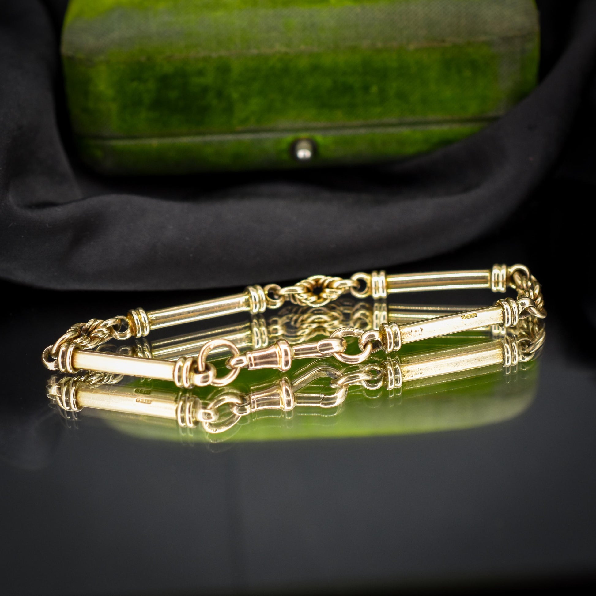 Antique 9ct Gold Tubular Bar and Love Knot Link Bracelet with Dog Clip 8"