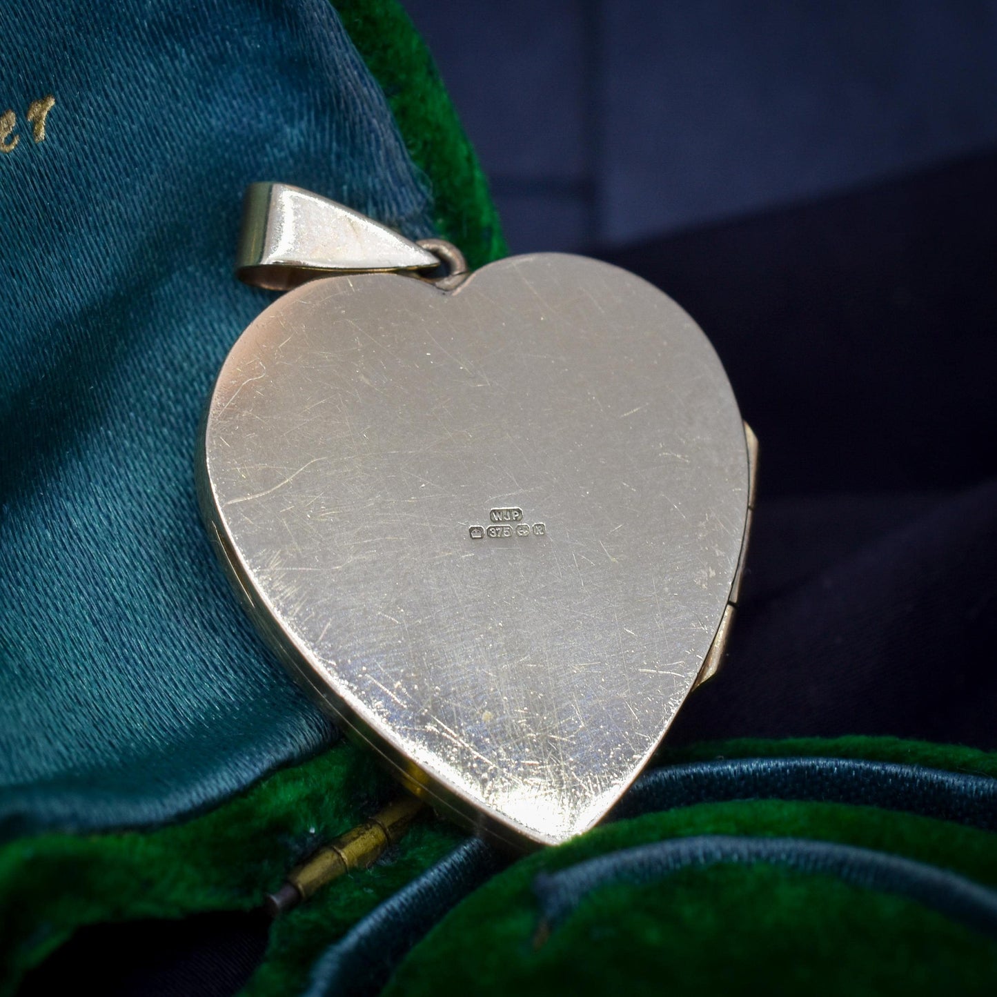 Vintage 9ct Yellow Gold Engraved Floral Heart Locket Pendant
