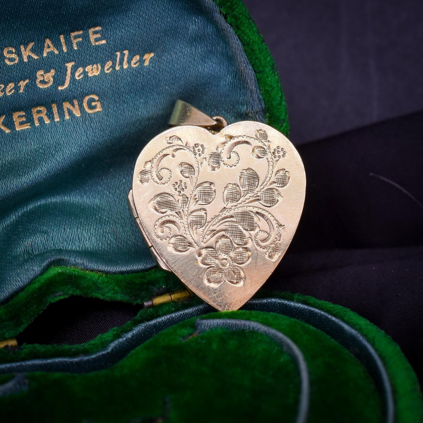 Vintage 9ct Yellow Gold Engraved Floral Heart Locket Pendant