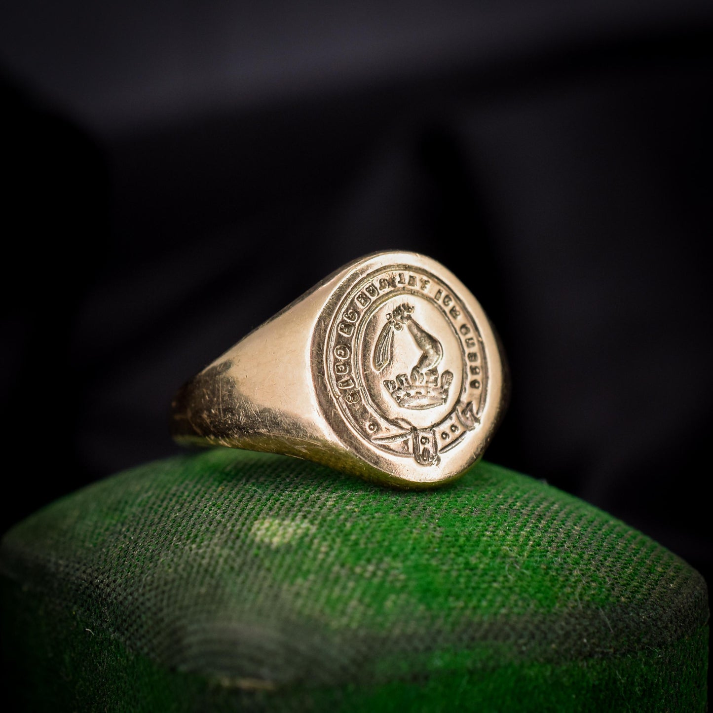 Vintage Intaglio Signet 9ct Yellow Gold Ring | Dated 1959