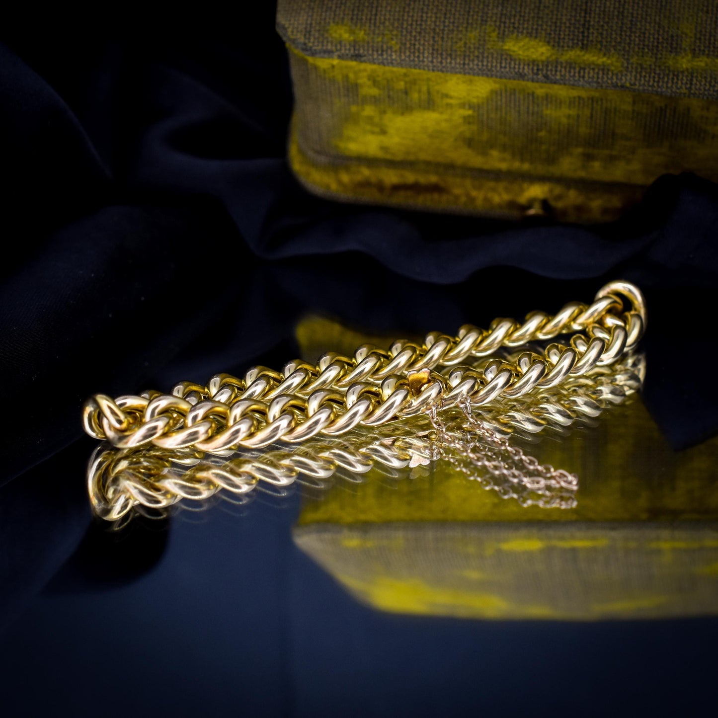 Antique 18ct Yellow Gold Concealed Clasp Curb Bracelet | 7"