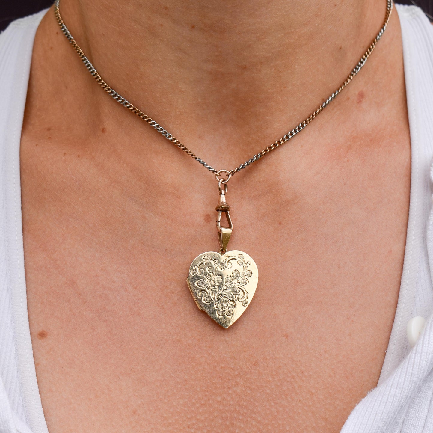 Vintage 9ct Yellow Gold Engraved Floral Heart Locket Pendant