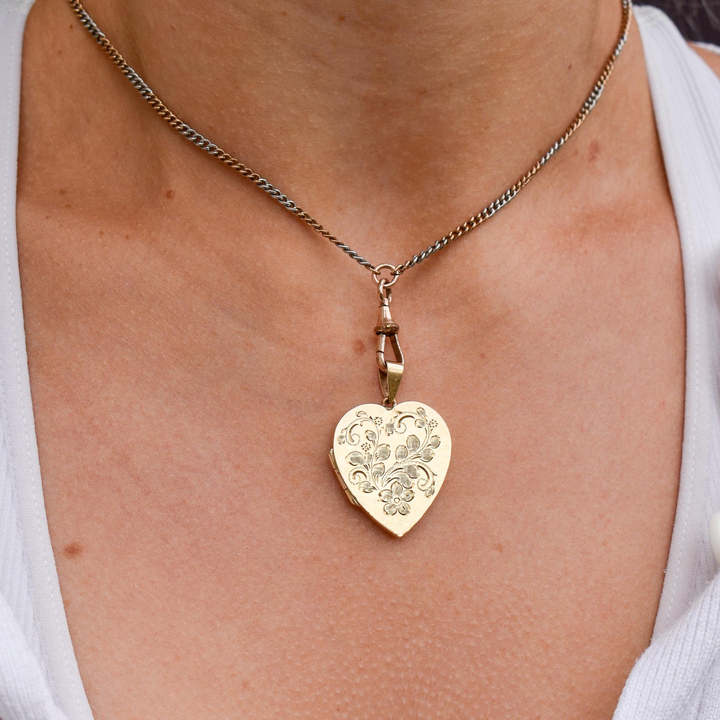 Vintage 9ct Yellow Gold Engraved Floral Heart Locket Pendant