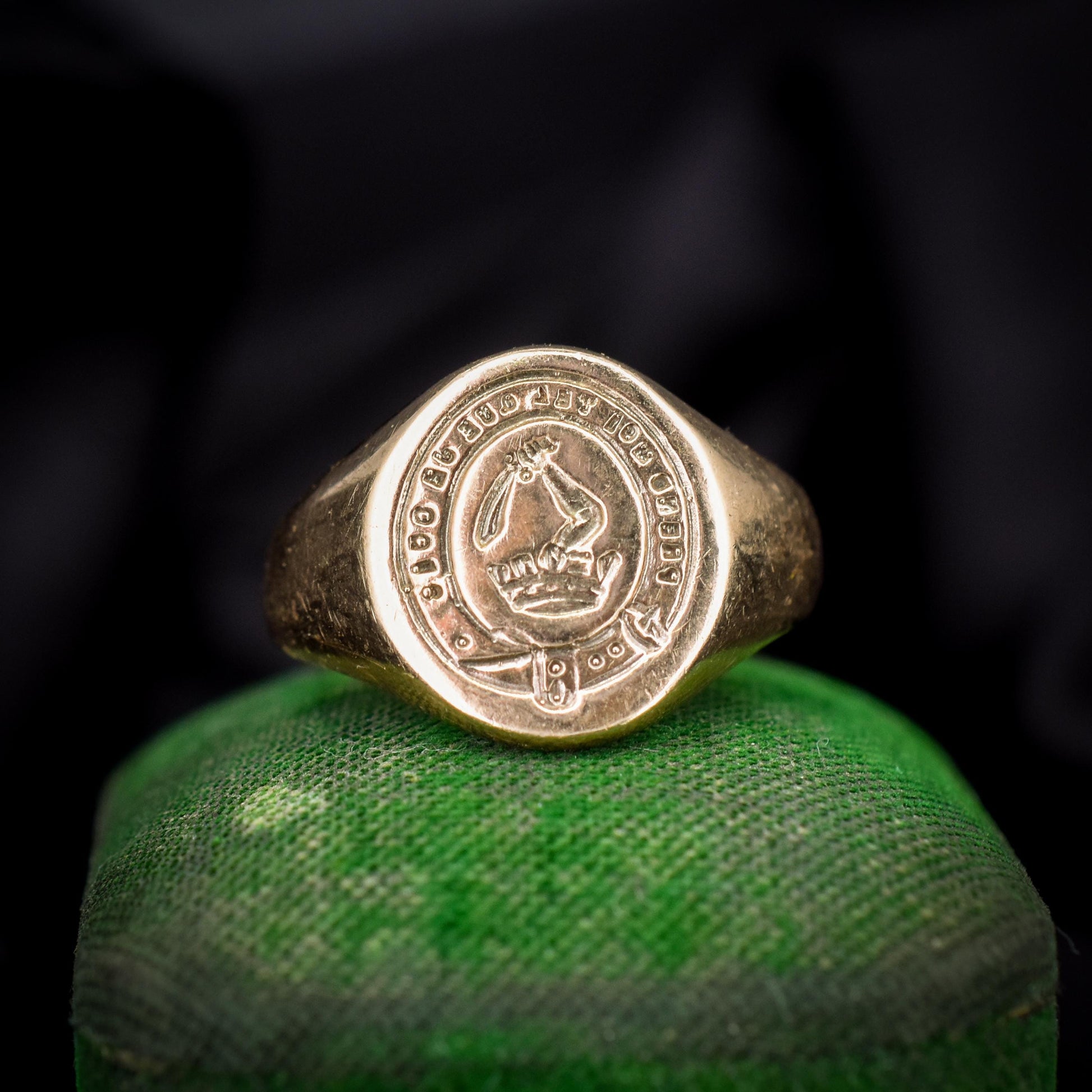 Vintage Intaglio Signet 9ct Yellow Gold Ring | Dated 1959