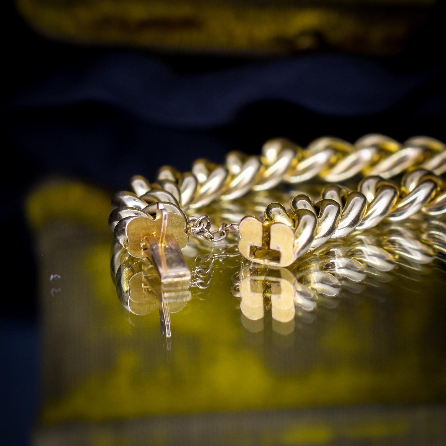 Antique 18ct Yellow Gold Concealed Clasp Curb Bracelet | 7"