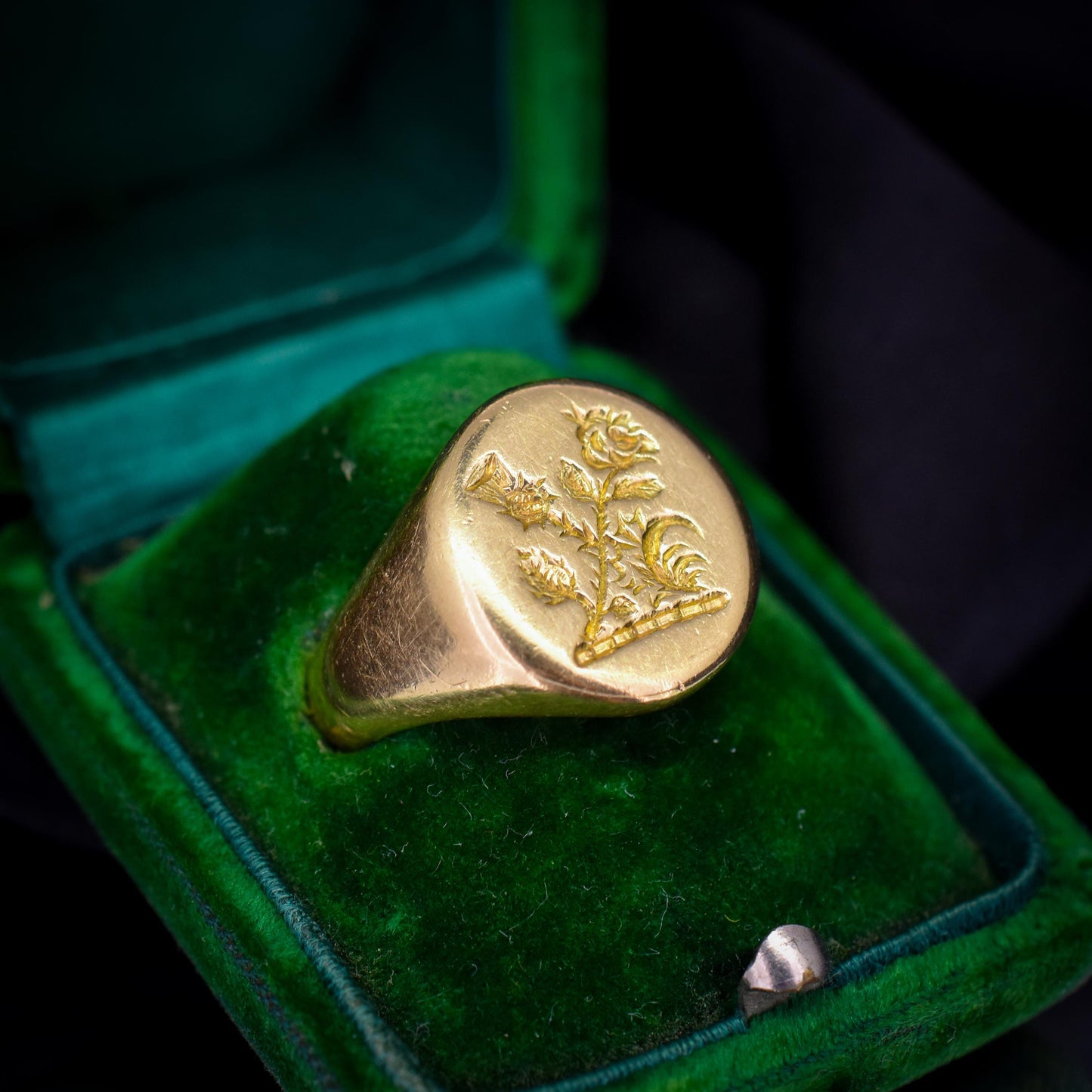 Vintage Heavy Scottish Thistle 18ct Yellow Gold Seal Signet Ring | 13.5g