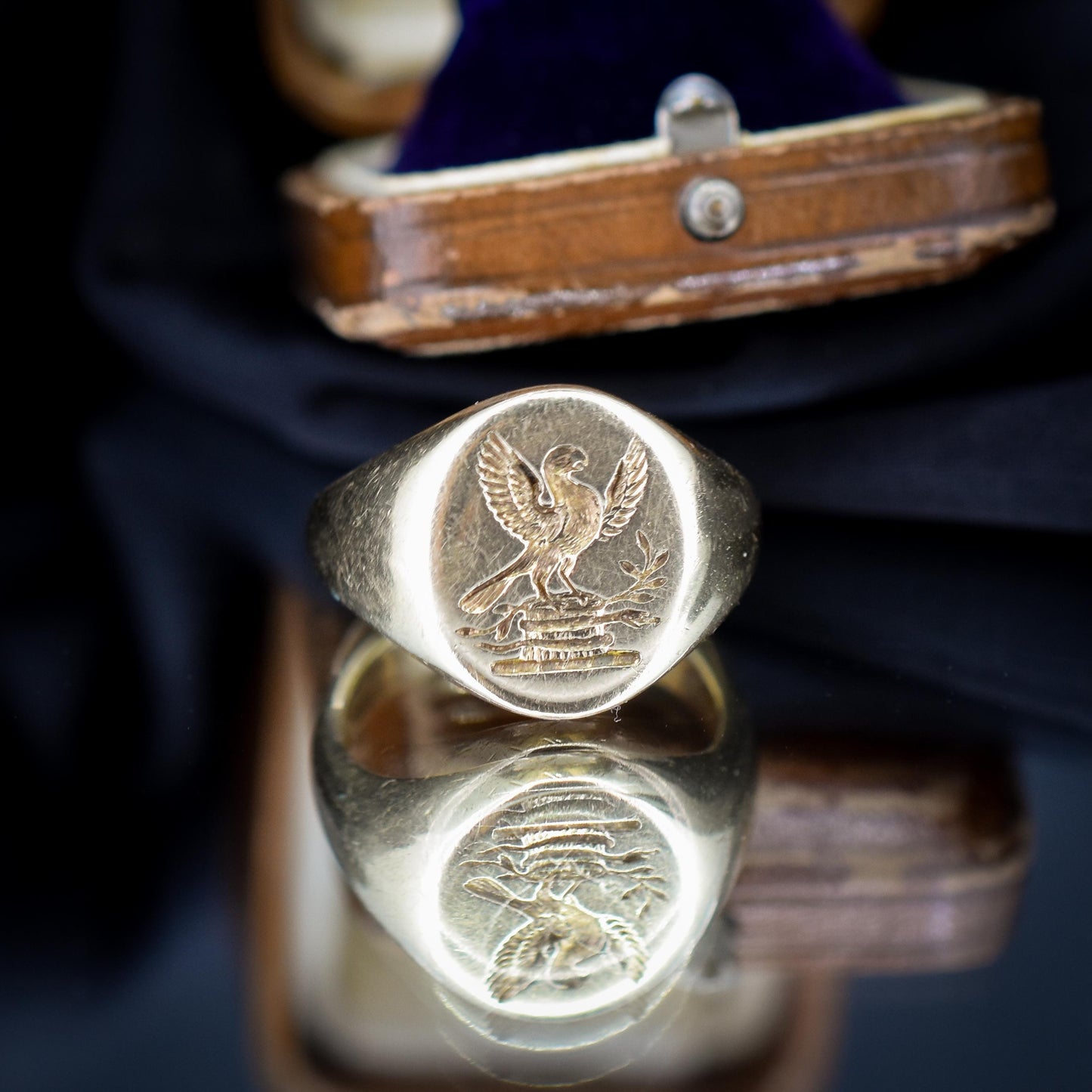 Vintage Heavy Liver Bird 9ct Yellow Gold Seal Signet Ring | 12.5g