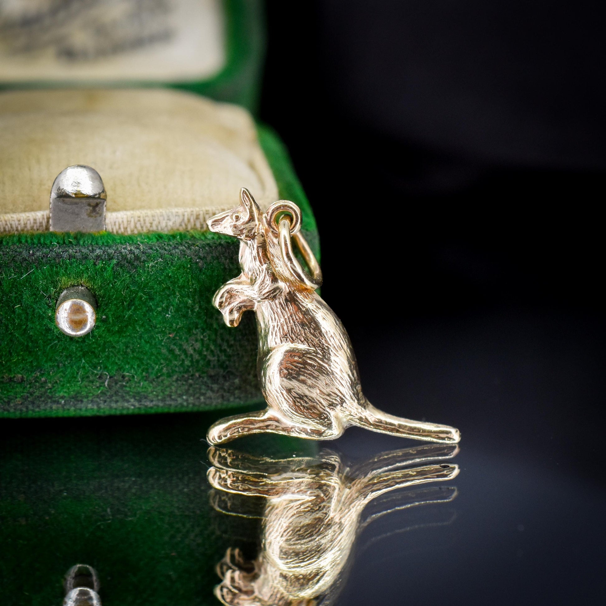 Vintage 9ct Yellow Gold Solid Kangaroo Animal Charm Pendant