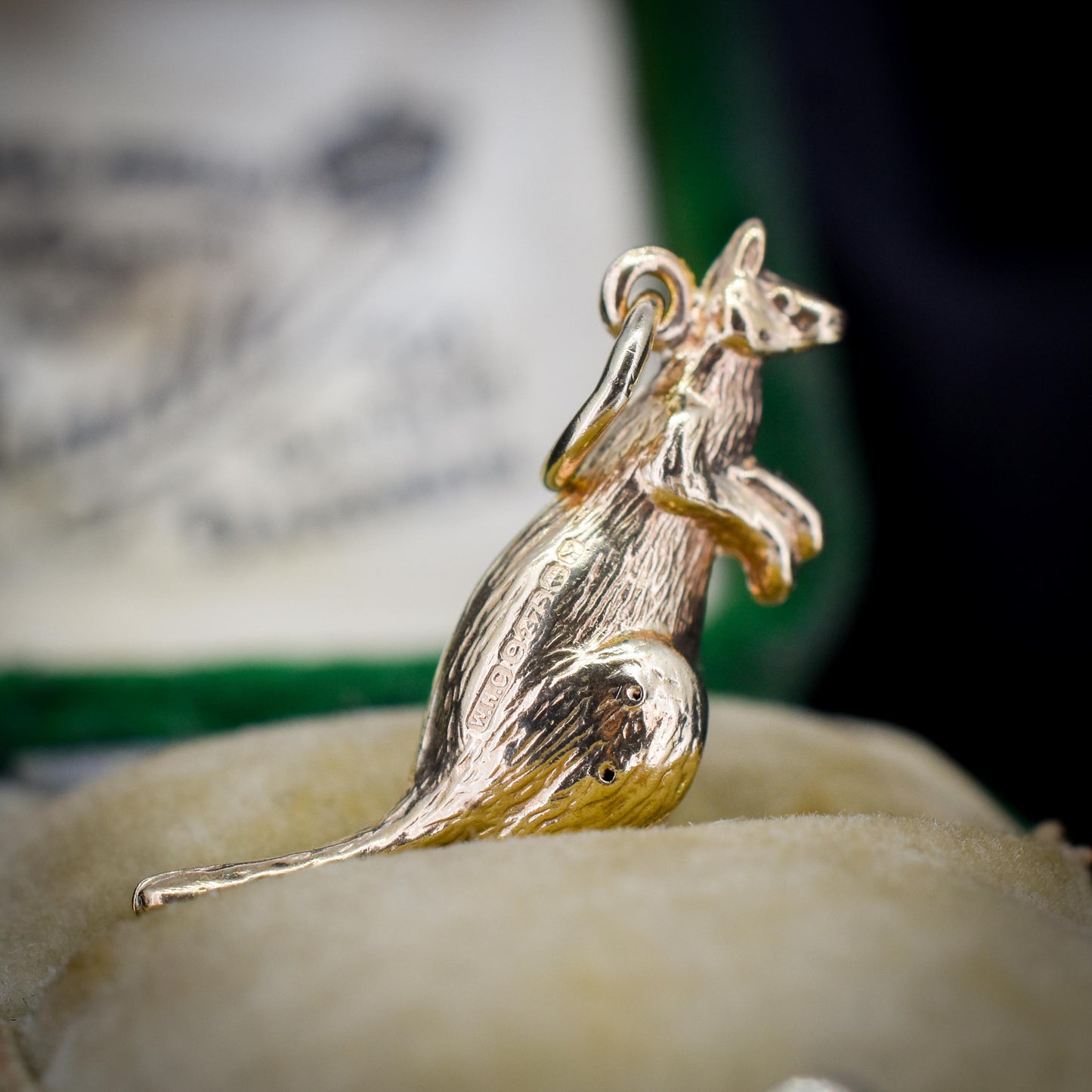 Vintage 9ct Yellow Gold Solid Kangaroo Animal Charm Pendant