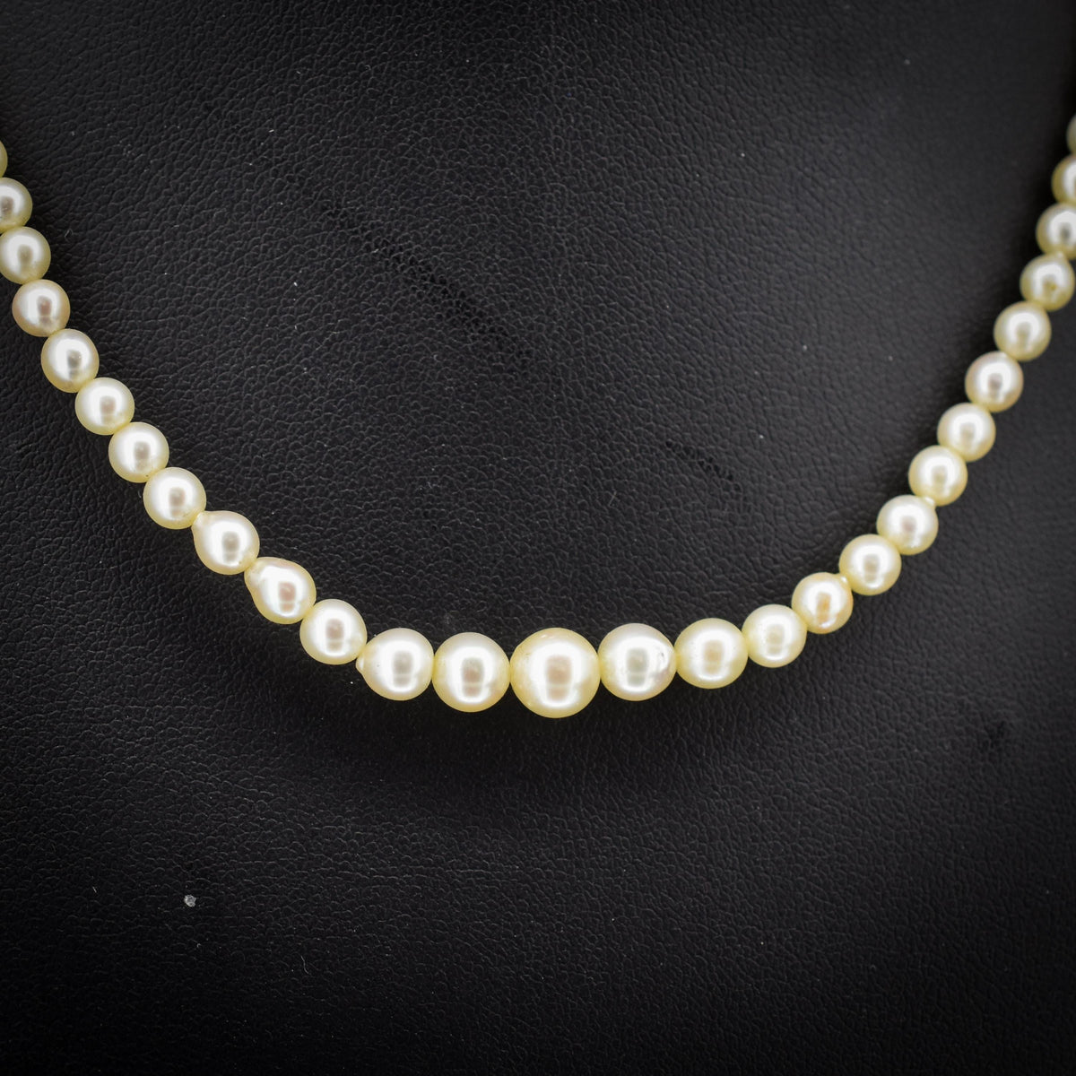 Vintage Graduated Pearl 9ct Gold Strand Beaded Necklace | 16"
