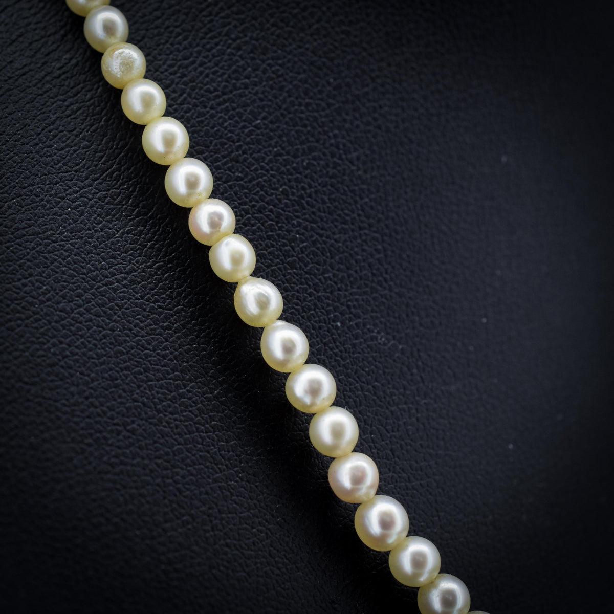 Vintage Graduated Pearl 9ct Gold Strand Beaded Necklace | 16"