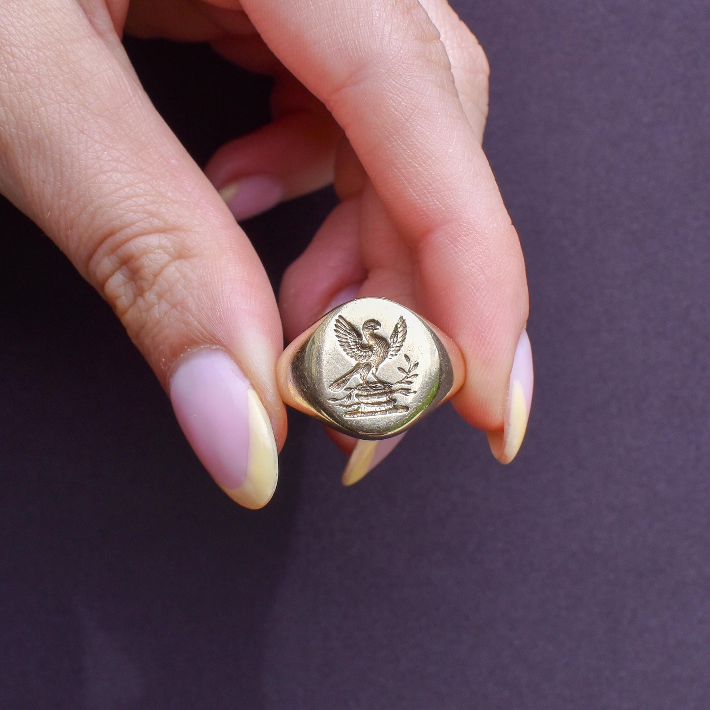 Vintage Heavy Liver Bird 9ct Yellow Gold Seal Signet Ring | 12.5g