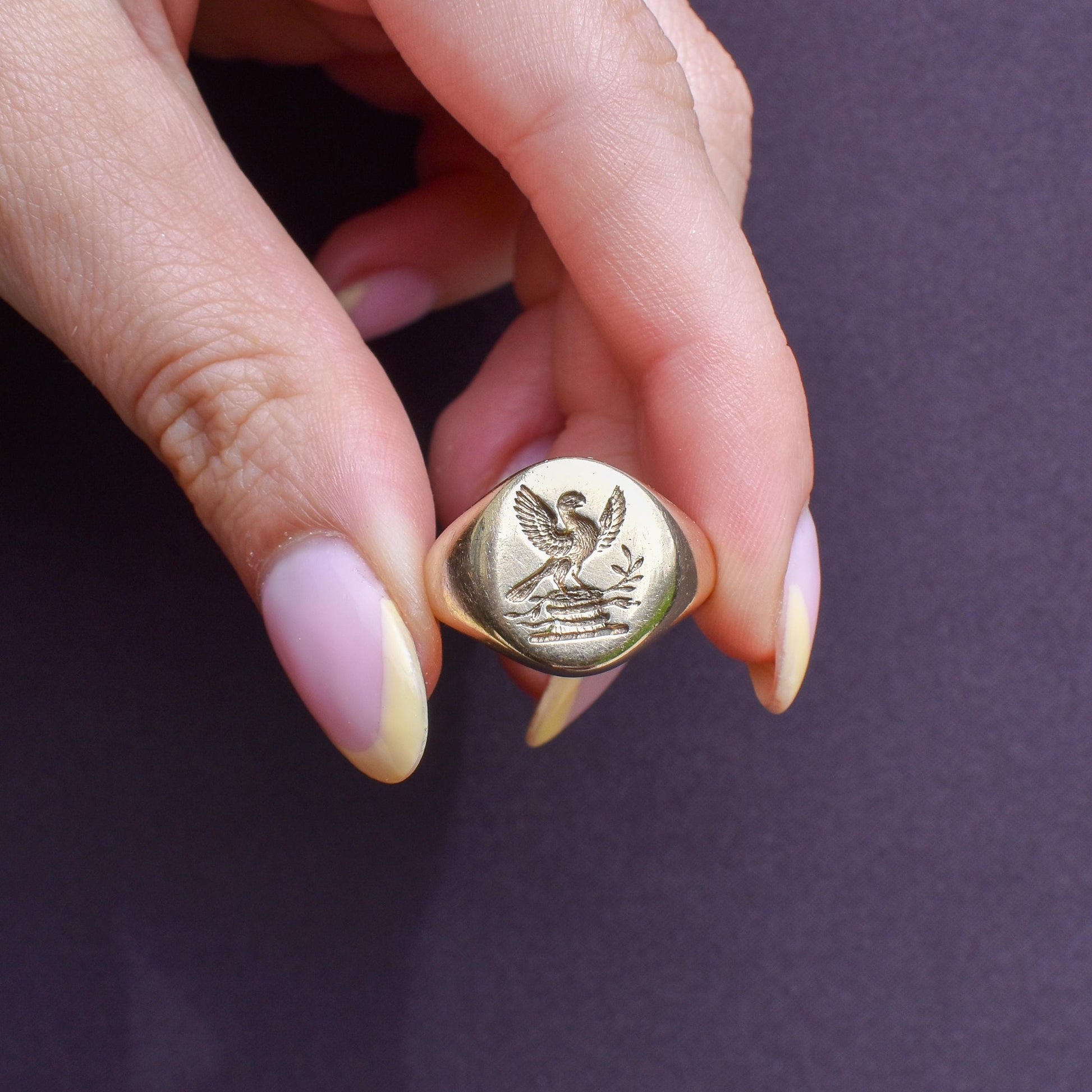 Vintage Heavy Liver Bird 9ct Yellow Gold Seal Signet Ring | 12.5g