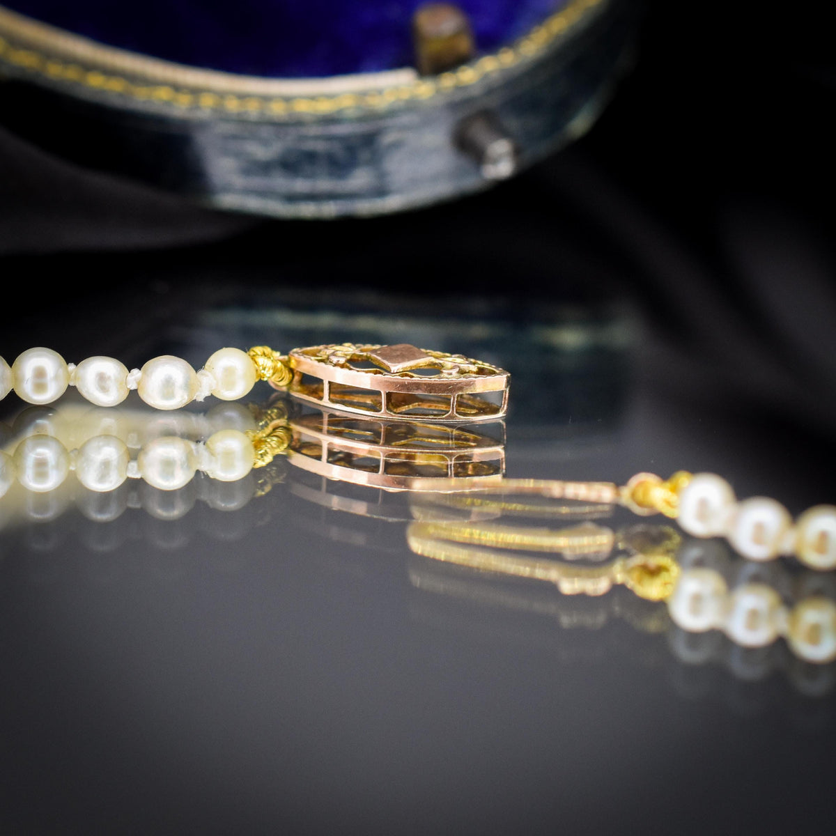 Vintage Graduated Pearl 9ct Gold Strand Beaded Necklace | 16"