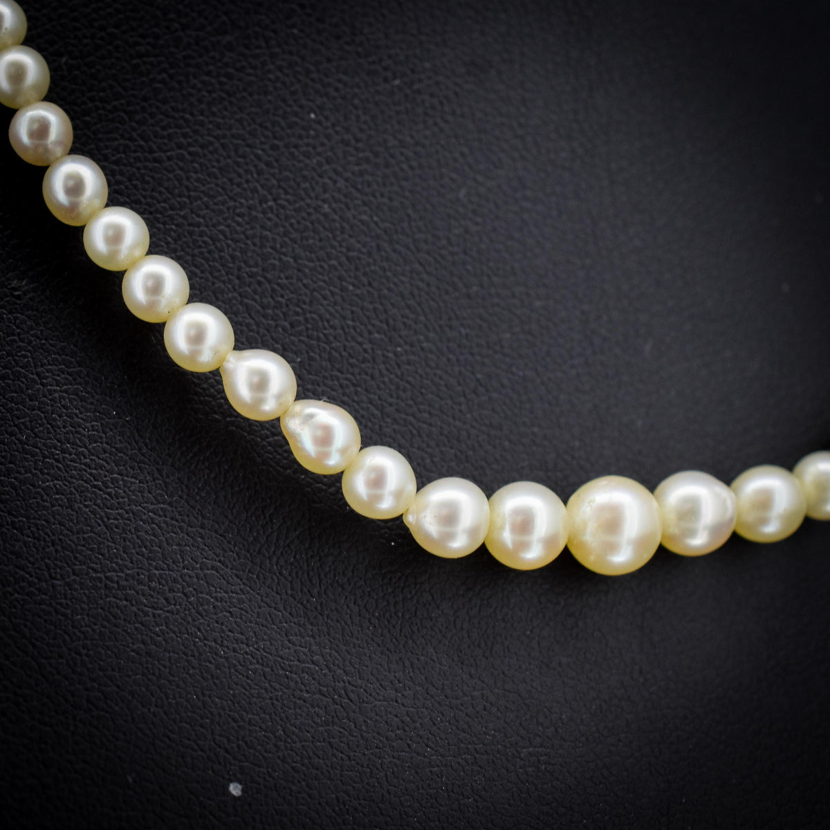 Vintage Graduated Pearl 9ct Gold Strand Beaded Necklace | 16"