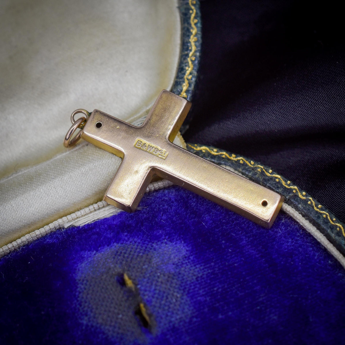 Antique Edwardian 9ct Gold Floral Ivy Engraved Cross Pendant
