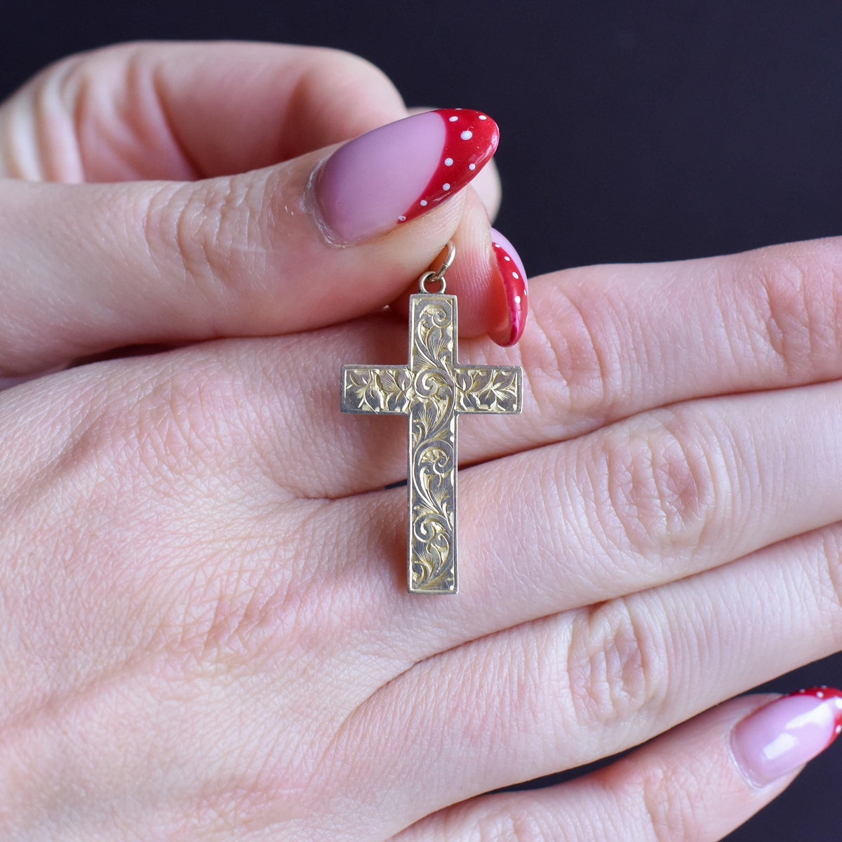 Antique Edwardian 9ct Gold Floral Ivy Engraved Cross Pendant