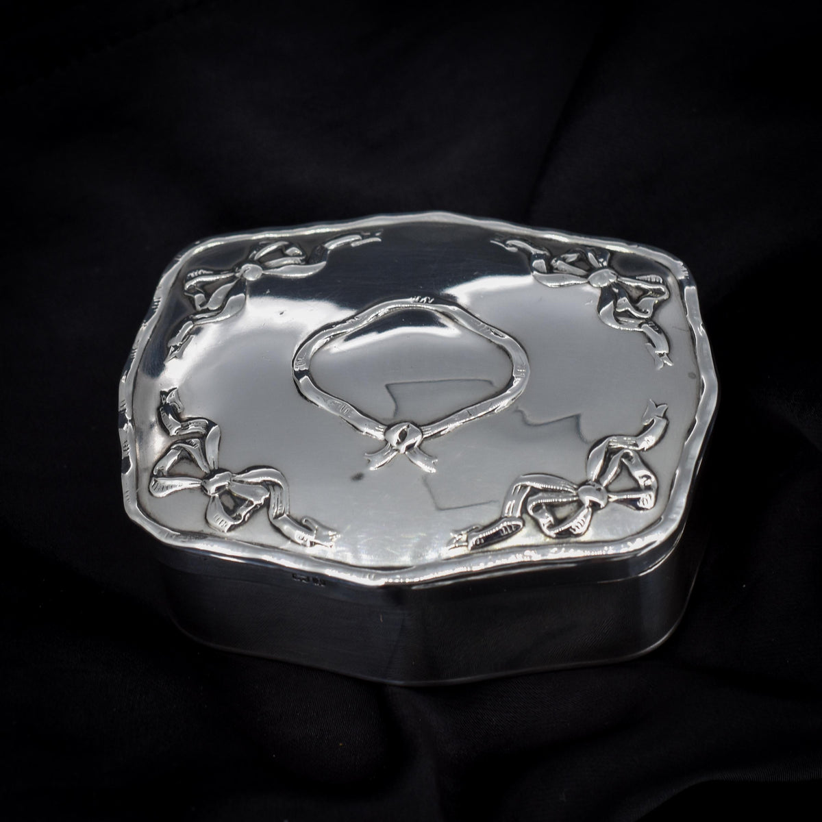 Antique Edwardian Birmingham 1908 Silver Ribbon Bow Jewellery Trinket Box