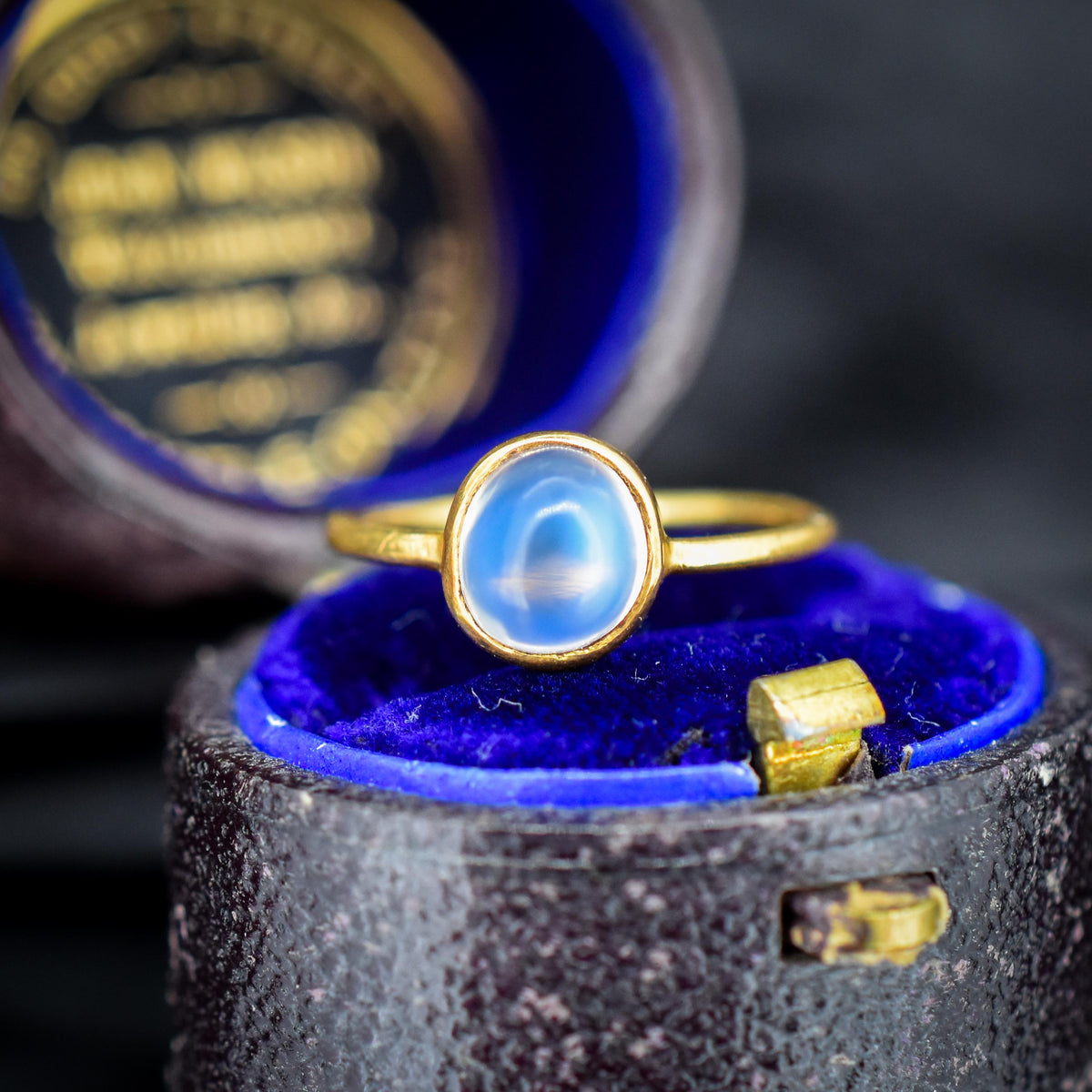 Antique Moonstone Round Cabochon 18ct Yellow Gold Ring