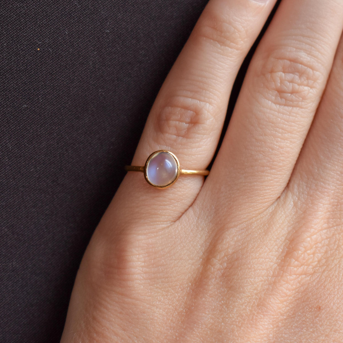 Antique Moonstone Round Cabochon 18ct Yellow Gold Ring