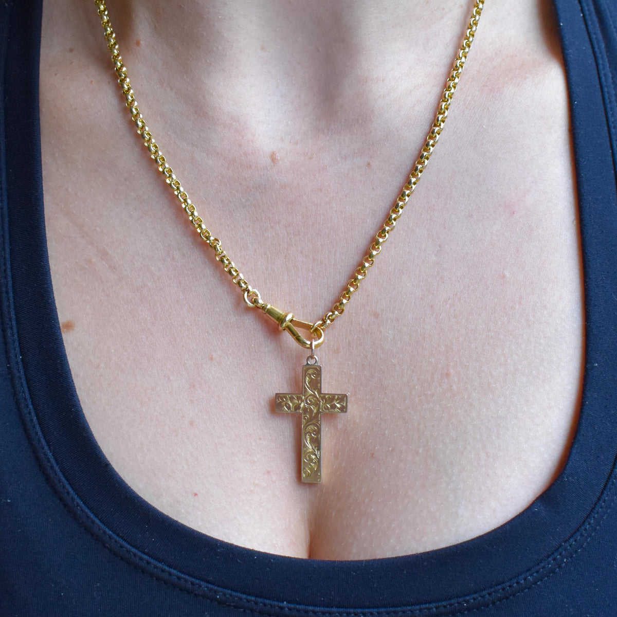Antique Edwardian 9ct Gold Floral Ivy Engraved Cross Pendant