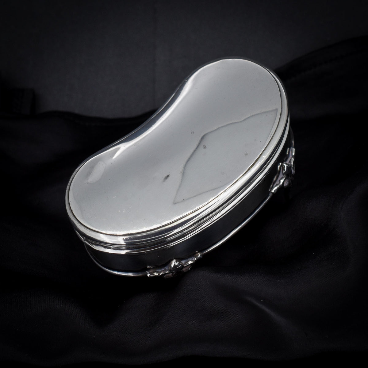 Antique London 1911 Hallmarked Sterling Silver Oval Lucky Bean Jewellery Trinket Box