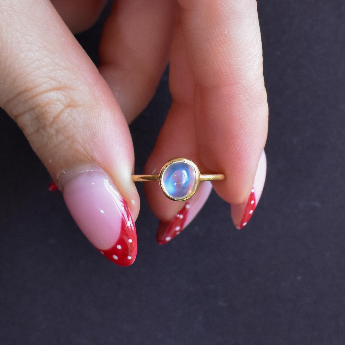 Antique Moonstone Round Cabochon 18ct Yellow Gold Ring