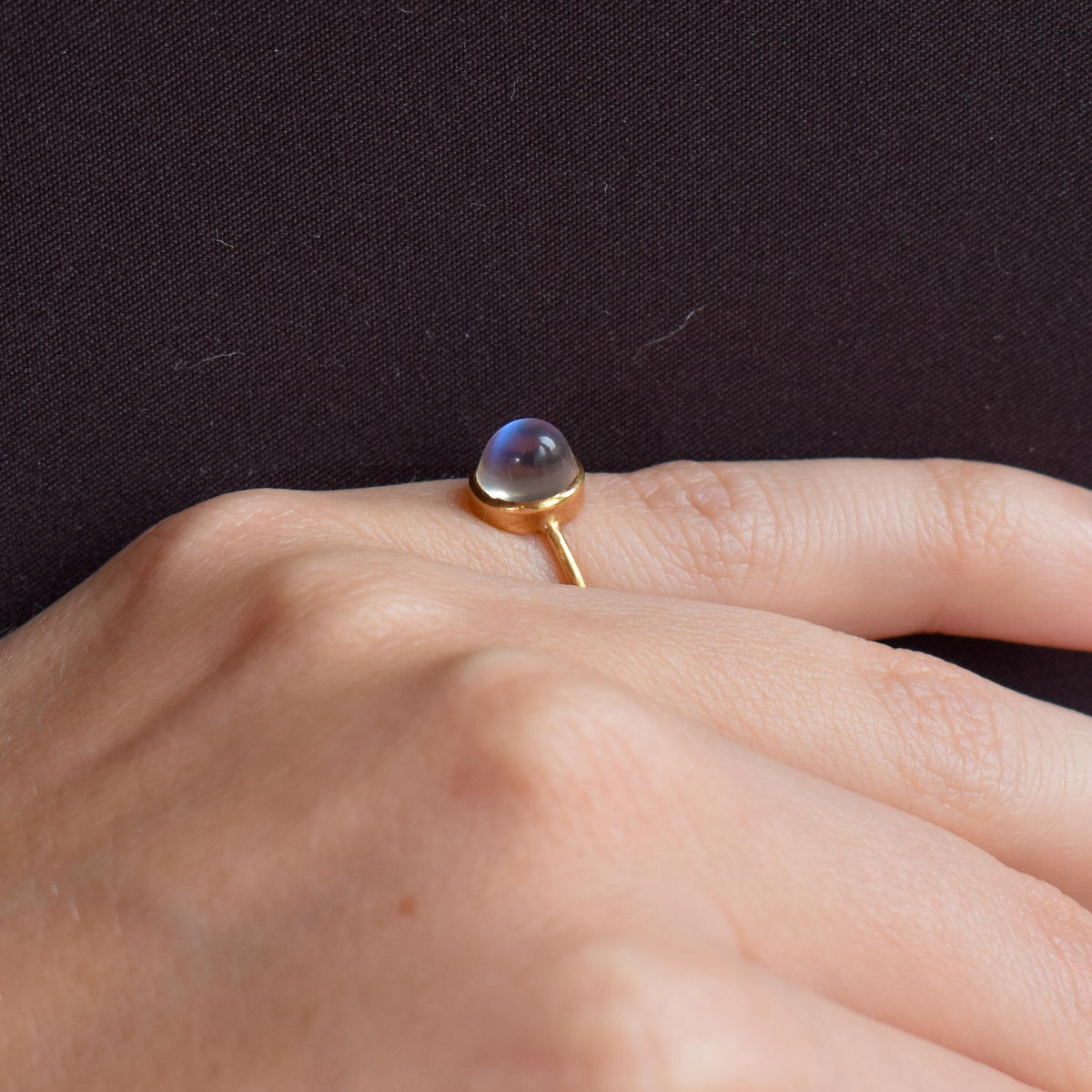 Antique Moonstone Round Cabochon 18ct Yellow Gold Ring