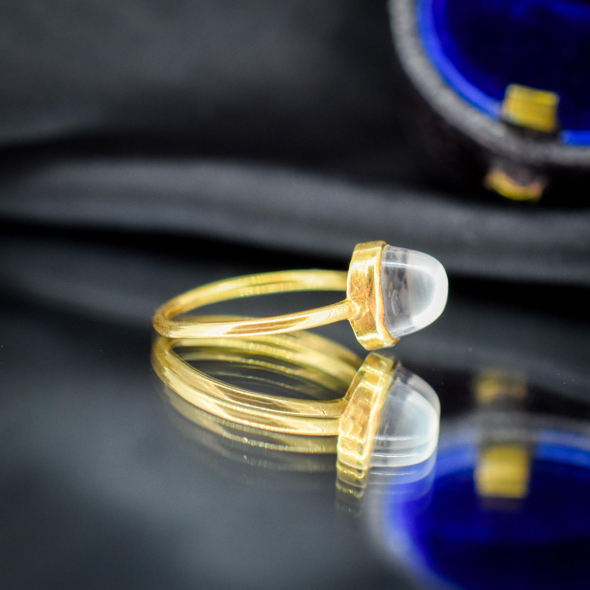 Antique Moonstone Round Cabochon 18ct Yellow Gold Ring