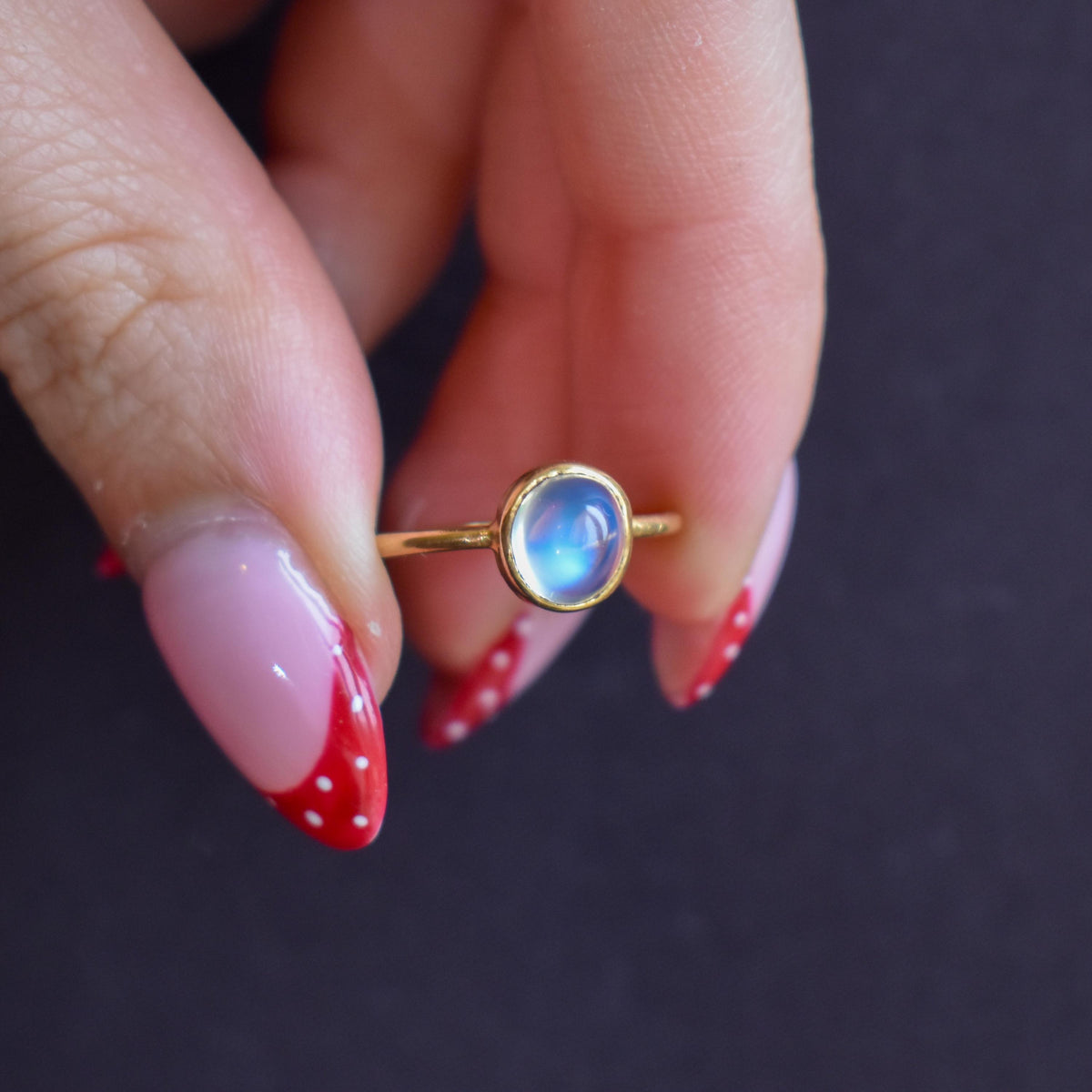 Antique Moonstone Round Cabochon 18ct Yellow Gold Ring
