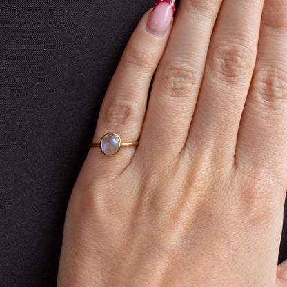 Antique Moonstone Round Cabochon 18ct Yellow Gold Ring