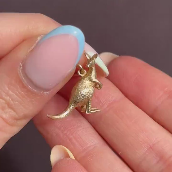 Vintage 9ct Yellow Gold Solid Kangaroo Animal Charm Pendant