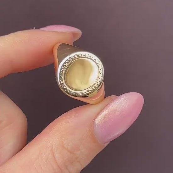 Vintage 10.3g 9ct Gold Oval Signet Ring - Dated Birmingham 1966