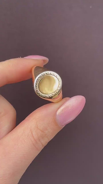 Vintage 10.3g 9ct Gold Oval Signet Ring - Dated Birmingham 1966